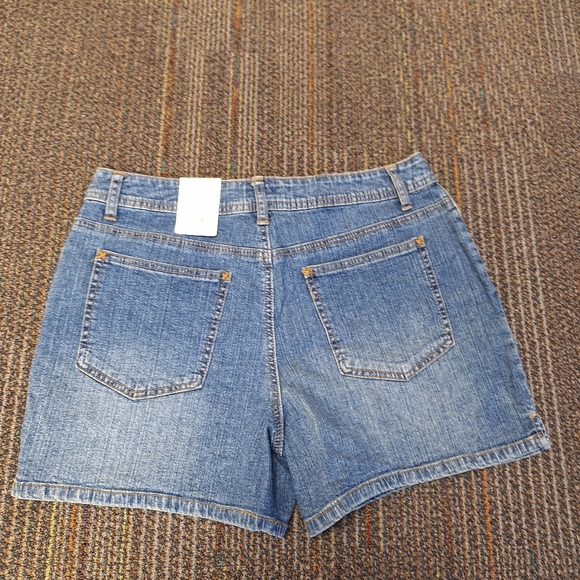 Short Jean pants - Picture 3 of 4